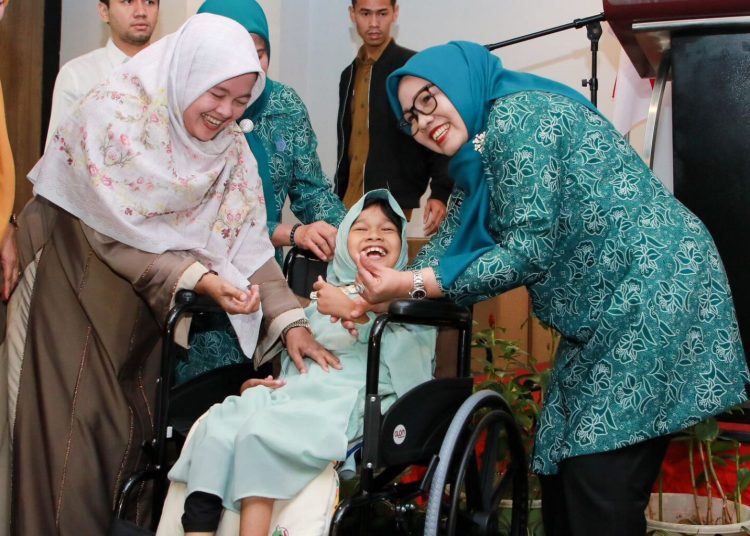 Peringati HKG 2026, Ketua TP-PKK Erlita Amsakar Serahkan 30 Unit Kursi Roda untuk Penyandang Disabilitas