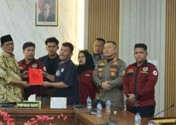 Terima Demo Mahasiswa Unrika, Ketua DPRD Batam Kamaluddin Janji Panggil Pemko dan BP Batam
