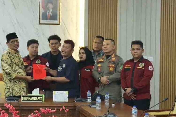 Terima Demo Mahasiswa Unrika, Ketua DPRD Batam Kamaluddin Janji Panggil Pemko dan BP Batam