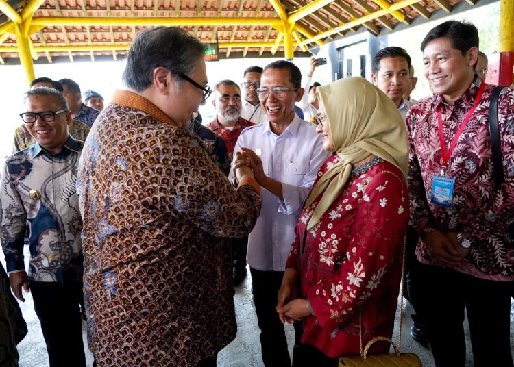 Dihadiri Menko Airlangga dan VPM Singapura, Amsakar Achmad Sambut Pendaratan Kabel Bawah Laut NCC di Batam
