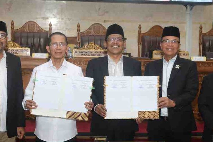 Sah! DPRD Batam Ketok Palu Perda APBD 2025, Banggar Ingatkan ‘Overload’ Belanja Pegawai