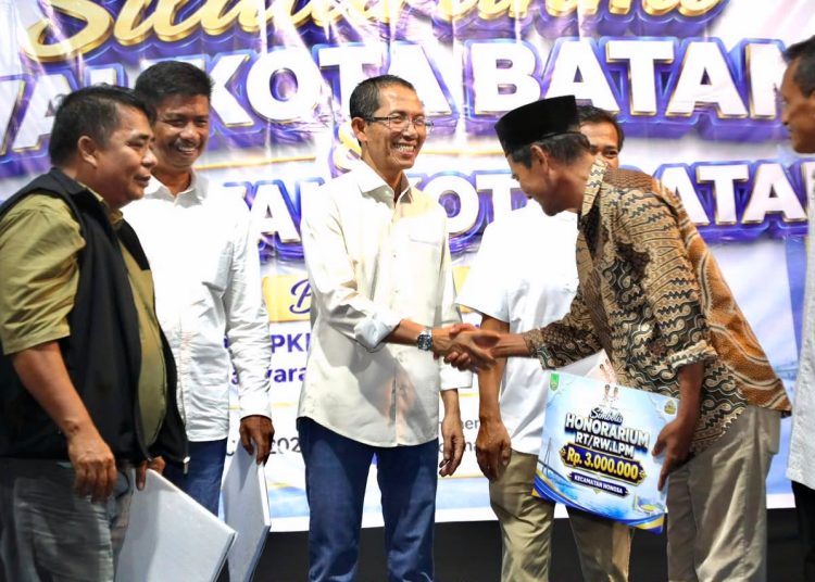 Dapat Pujian Warga Nongsa, Pemko Batam Gencarkan Program Kerakyatan Seragam Gratis Hingga Beasiswa