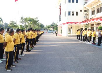 Pimpin Aksi Bersih-Bersih Mako, Wakapolresta Barelang Tegaskan Pentingnya Kenyamanan Pelayanan Publik