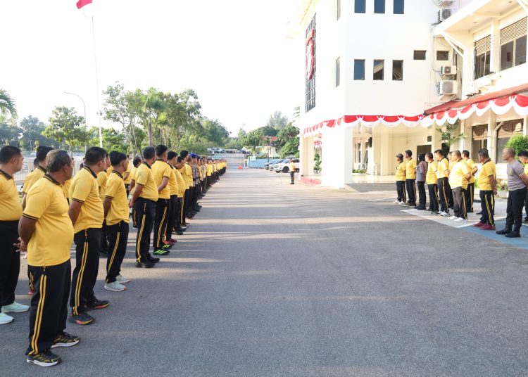 Pimpin Aksi Bersih-Bersih Mako, Wakapolresta Barelang Tegaskan Pentingnya Kenyamanan Pelayanan Publik
