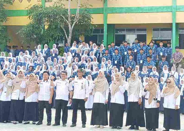 Edukasi Pelajar di MPLS SMKN 1, Kadis Kominfo Tanjungpinang Teguh Susanto Ajak Bijak Bermedia Sosial