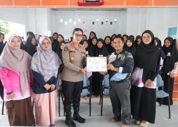Edukasi Siswa Nizam Al-Mulk di MPLS, Kabid Humas Polda Kepri Ajak Pelajar Bijak Medsos dan Taat Hukum