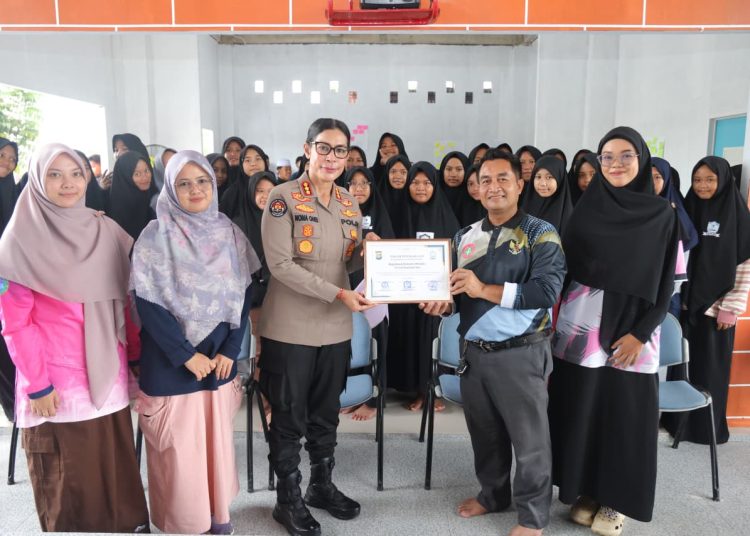Edukasi Siswa Nizam Al-Mulk di MPLS, Kabid Humas Polda Kepri Ajak Pelajar Bijak Medsos dan Taat Hukum