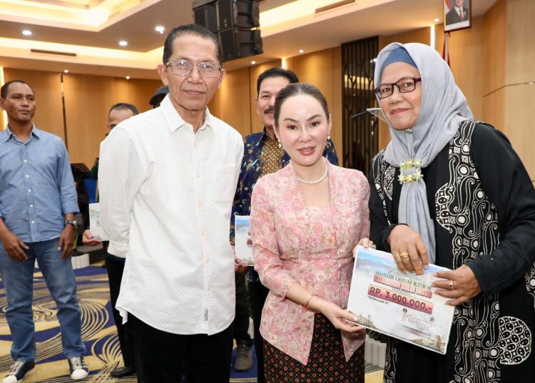 Dengar Langsung Keluh Kesah Warga Lubukbaja, Amsakar Janji Percepat Pipa Air Tanjunguma dan Atasi Titik Longsor
