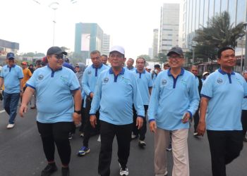 Gubernur Ansar Ikuti Fun Walk Bersama Alumni UNRI dan PMRJ di Jakarta