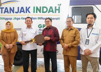 BI Kepri Hibahkan Mobil Tanjak Indah ke Pemprov, Dukung Operasi Pasar Murah
