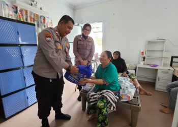Satbinmas Polresta Barelang Salurkan Bansos dan Jalin Silaturahmi dengan Yayasan Vistos Kasih Ikhlas