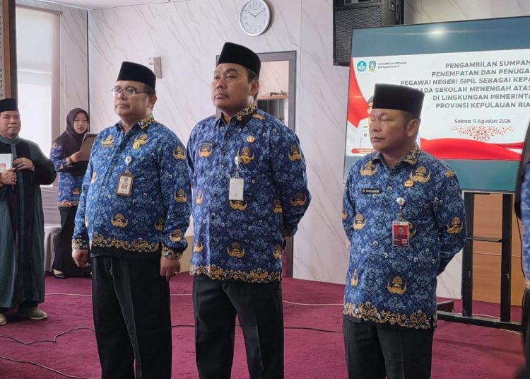 Estafet Kepemimpinan, 3 Kepala SMA Negeri di Batam Resmi Dilantik Sekdaprov Kepri