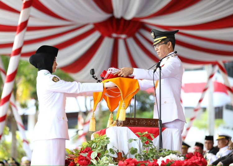 Khikmat dan Meriah, Upacara HUT ke-81 RI di Dataran Engku Putri Berlangsung Lancar