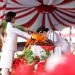 Khidmat dan Haru, Li Claudia Cium Sang Merah Putih di Upacara Penurunan Bendera HUT ke-81 RI