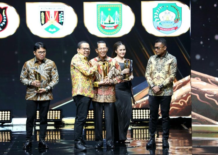 Walikota Amsakar Raih Penghargaan Pembangunan Ekonomi Daerah 2026