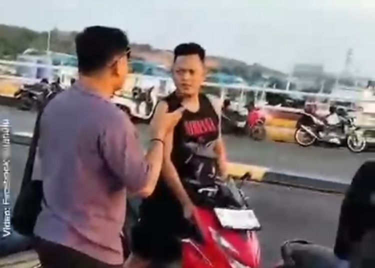 Viral, Dugaan Pungli Parkir Rp5.000 di Jembatan 2 Barelang Picu Adu Mulut Saat HUT RI