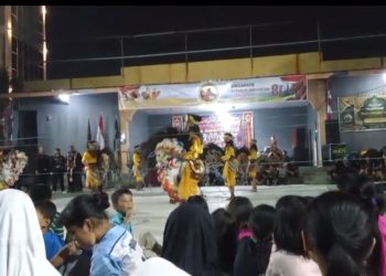 Warga Bengkong Nusantara Nonton Bareng, Meriahkan HUT ke-81 RI dengan Atraksi Kuda Lumping