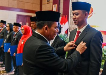610 PNS Pemprov Kepri Terima Satyalancana Karya Satya dari Gubernur Ansar