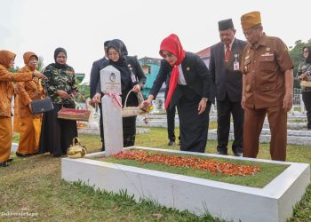 Peringati Hari Veteran 2026, Sekdaprov Misni Tabur Bunga di TMP Pusara Bhakti Tanjungpinang