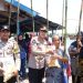 Sambut HUT Ke-81 RI, Bidhumas Polda Kepri dan Insan Pers Bagikan Bendera di Belakang Padang