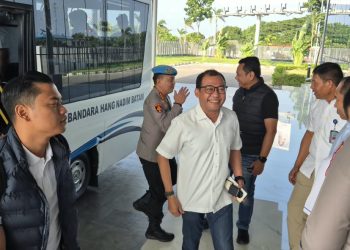 Pastikan Keamanan Kunjungan Kerja, Kapolresta Barelang Sambut Kedatangan Kepala BNN RI di Bandara Hang Nadim