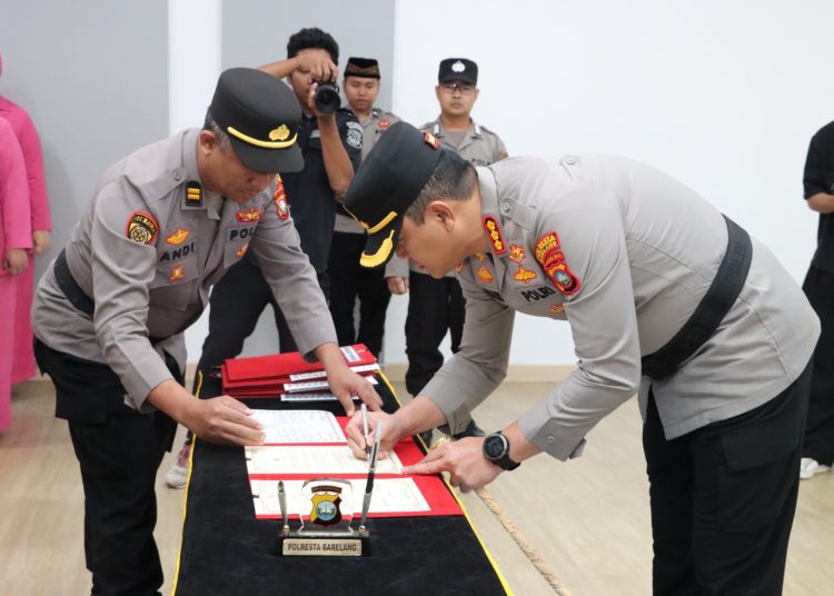 Penyegaran Organisasi, Kapolresta Barelang Pimpin Sertijab Kasat Reskrim, Kasat Polairud, hingga Empat Kapolsek