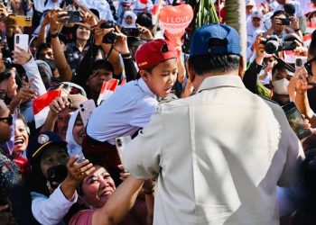 Kunjungi PLTS Gilimanuk, Presiden Prabowo Disambut Hangat Warga Jembrana