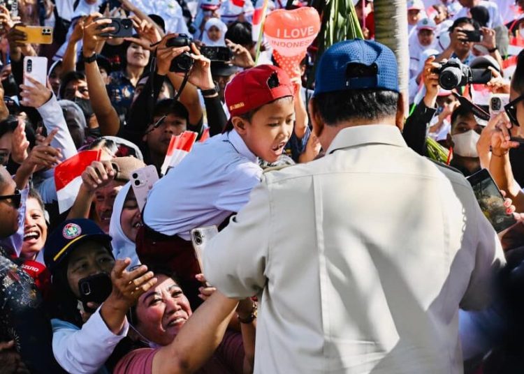Kunjungi PLTS Gilimanuk, Presiden Prabowo Disambut Hangat Warga Jembrana