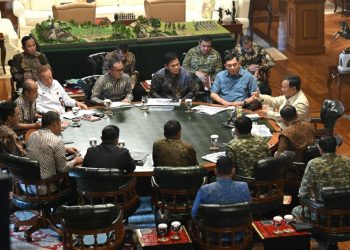 Presiden Prabowo Bahas Penyesuaian Rekrutmen Prajurid TNI, Bencana, dan Karhutla dengan Panglima TNI di Hambalang