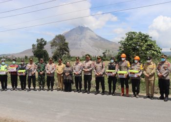 Sinabung Status Siaga, 176 Personel Polri Dikerahkan Amankan Warga Karo
