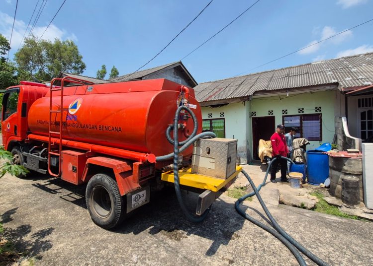 Tanggapi Kekeringan, BPBD Tanjungpinang Salurkan 26 Ton Air Bersih di Batu IX