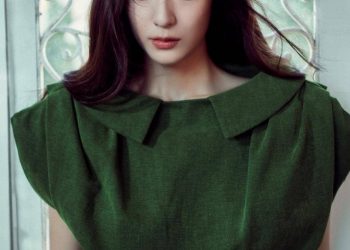 Mengapa Krystal Jung Sering Dianggap Punya Hidup Bak Pakai Cheat Code?