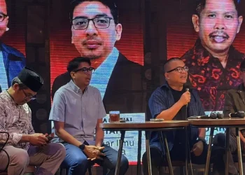 Denny Indrayana Desak MK Tinjau Ulang Status Pencalonan Gibran karena Syarat Pendidikan