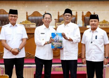 Sampaikan Nota Keuangan APBD 2027 Rp4,8 Triliun, Wali Kota Amsakar Achmad Tetapkan Lima Fokus Prioritas