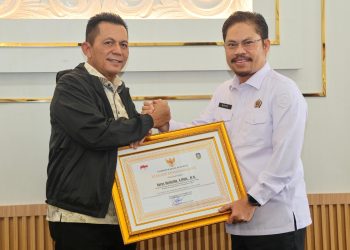 Kakanwil BPN Mutasi ke Riau, Gubernur Ansar Ahmad Lepas Nurus Solichin di Bandara RHF