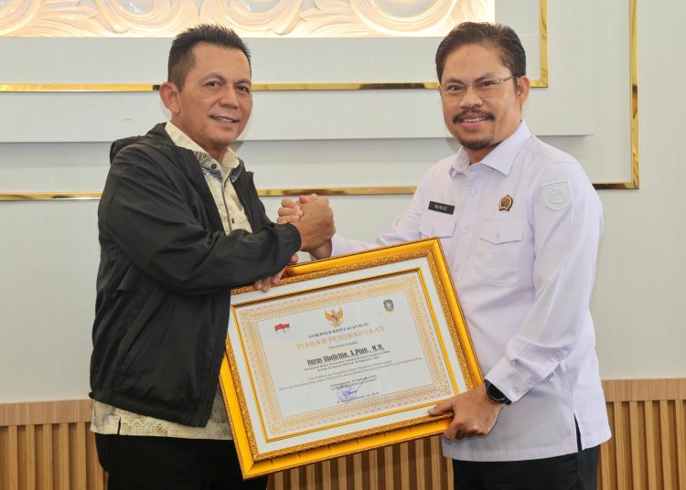 Kakanwil BPN Mutasi ke Riau, Gubernur Ansar Ahmad Lepas Nurus Solichin di Bandara RHF