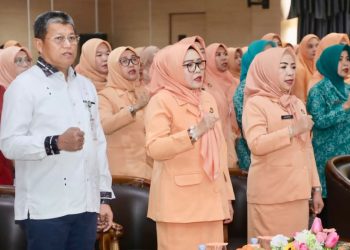 Buka Seminar DWP di Batam Center, Sekda Firmansyah Minta Ibu-Ibu Edukasi Anak Soal Dampak Asap