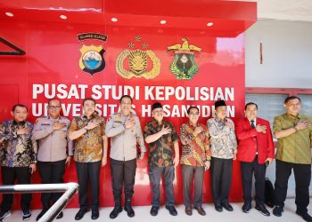 Resmikan Pusat Studi Kepolisian Unhas dan UMI, Wakapolri Komjen Dedi Prasetyo Perkuat Kolaborasi Riset Akademis