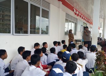 Cegah Perundungan dan Balap Liar, Satbinmas Polresta Barelang Edukasi Pelajar SMPN 65 Batam