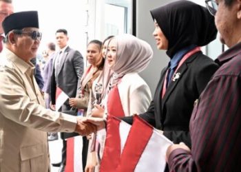 Disambut Merah Putih di Vladivostok, Mahasiswa Indonesia Antusias Bertemu Presiden Prabowo