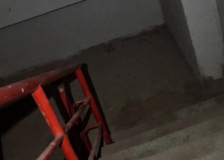 Viral! Detik-Detik Mencekam Tamu Formosa Residence Nagoya Turun dari Lantai 19, Istri Idap Asma dan Tanpa Bantuan