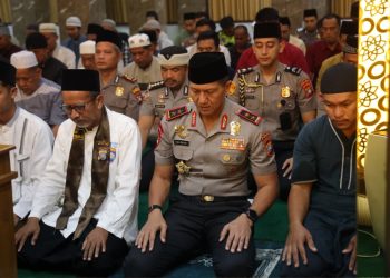 Salat Subuh Keliling di Masjid An Nur, Kapolda Kepri Ajak Warga Perkuat Kamtibmas