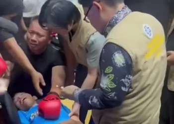 Vicky Prasetyo Minta Maaf Usai Pukul Dede Sunandar Hingga Tersungkur di Ring Jambi