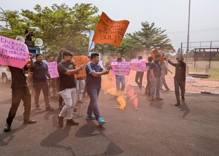 Polres Serang Latih Personel Hadapi Unjuk Rasa dengan Skenario Eskalasi Tinggi