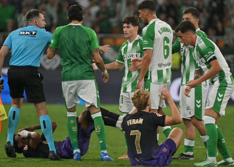 Betis Protes Keputusan Wasit saat Barcelona Menang 5-2 di La Cartuja