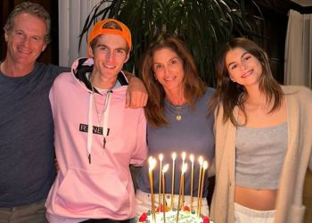 Keluarga Cindy Crawford Sampaikan Duka atas Wafatnya Presley Gerber di Usia 27 Tahun