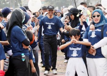 Lepas 2.000 Peserta Funwalk HUT Ke-28 Batam Pos, Amsakar Dorong Sinergi Media dan Pendidikan