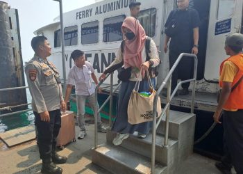 Dukung Quick Wins Kapolri, Polsek Kawasan Pelabuhan Sambangi Porter Pelabuhan Telaga Punggur