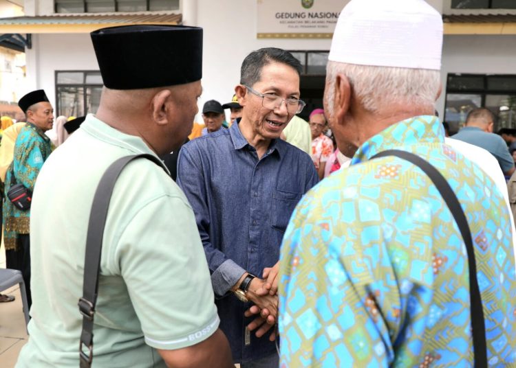 Serap Aspirasi Warga Hinterland, Wako Amsakar Serahkan Insentif RT/RW dan LPM Belakang Padang