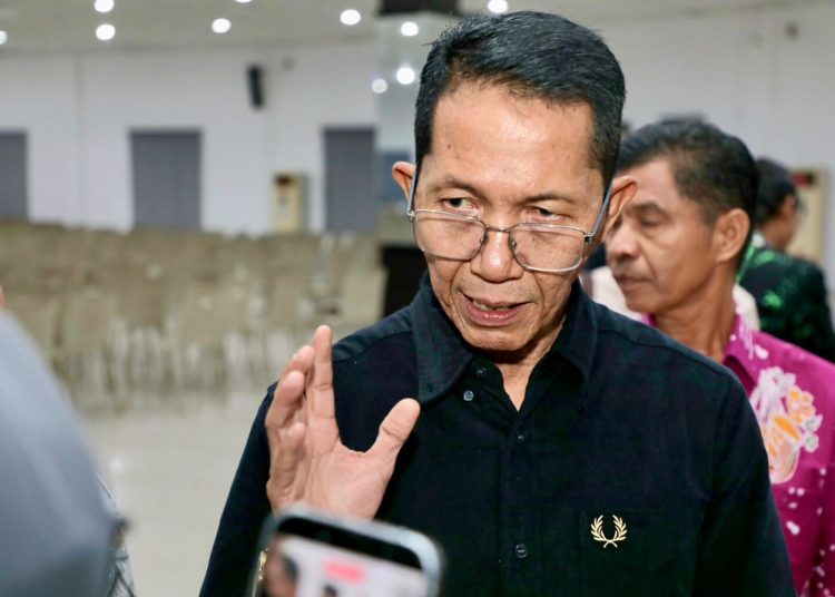 Gandeng Swasta Kelola Sampah Batu Aji-Sekupang, Amsakar-Li Claudia Salurkan Insentif RT/RW di UNRIKA